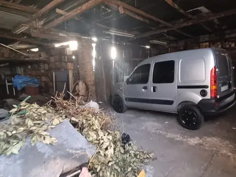 EN VENTA EN VILLA BOSCH GALPON DE 200M2 SOBRE LOTE DE 10X22 - FICHA 9496