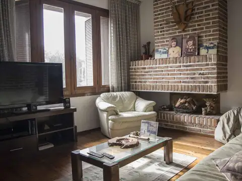 Casa 5 ambientes con 2 baños