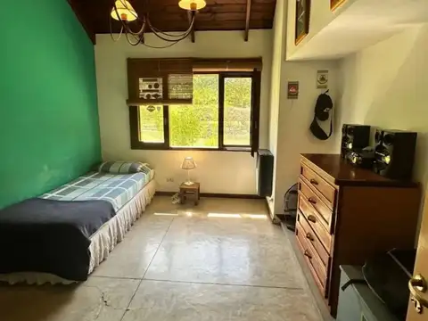 Casa 7 ambientes con 2 baños