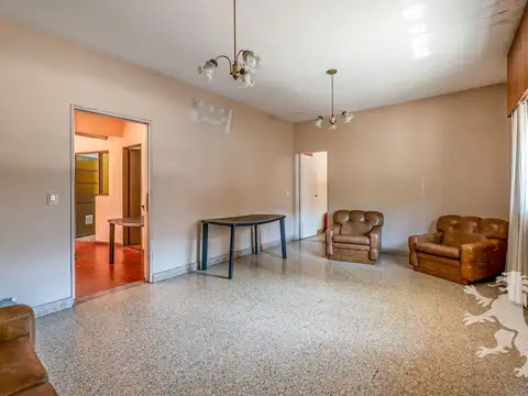 CASA A REFACCIONAR - VENTA - 3 AMBIENTES - AMPLIA TERRAZA - PATERNAL