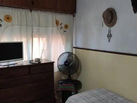 Casa  en Venta ubicado en Castelar, Morón, G.B.A. Zona Oeste - AMA0104_LP545173_8