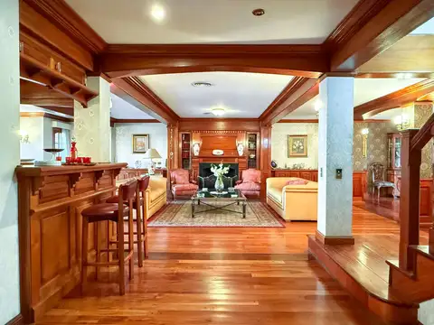 Casa 9 ambientes con 7 baños