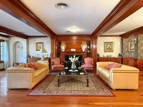 Casa en Alquiler, 4 Plantas, Con Galería, Jardín, Pileta y Cochera - Martínez