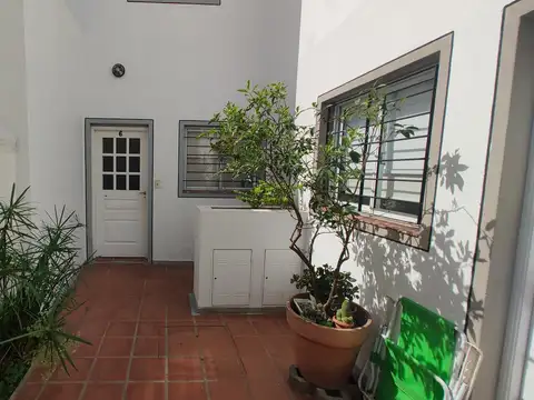 Venta Dto. 2 Dorm. en PB con patio   y cochera . Barrio  Arroyito