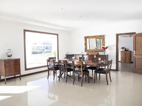 Casa 7 ambientes con 5 baños