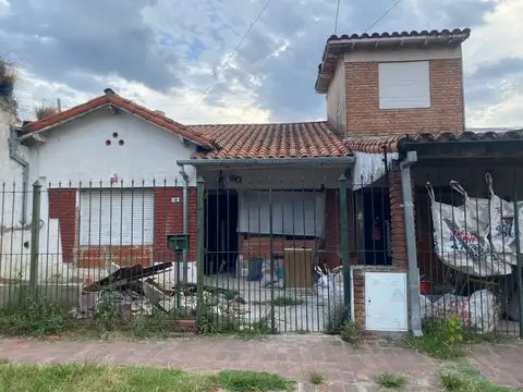 CASA A ESTRENAR VENTA SAN ISIDRO JARDIN Y COCHERA