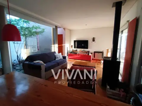 Casa en Venta con 2 cocheras