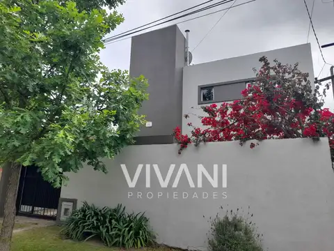 Casa Venta  con pileta 52 entre 3 y 4 Villa Elisa