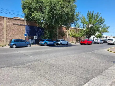 VENDE PROPIEDAD CON LOCALES, OFICINAS Y GALPONES SOBRE RUTA.