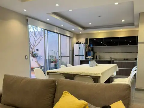 Casa reciclada en pleno corazón de villa sarita