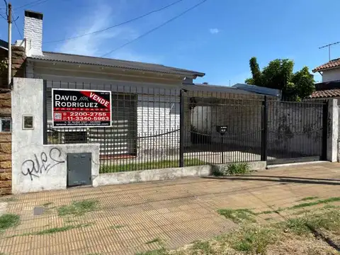 CHALET DE 4 AMBIENTES EN UNA SOLA PLANTA