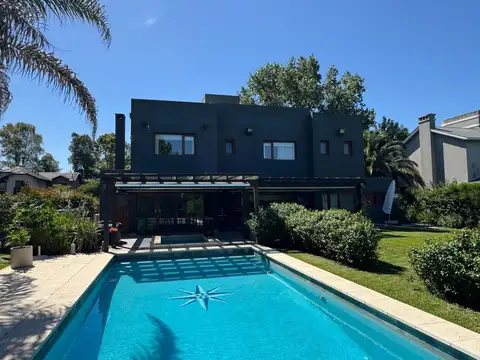 CASA EN ALQUILER EN CAMPOS DE ALVAREZ / 4 HABITACIONES + ESC