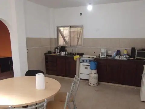 Villa Bonich. Galpón + vivienda 3 ambientes en lote de 10 x