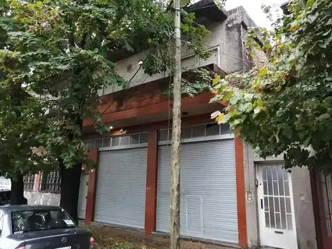 Propiedad S/lote Ppio. C/2 Viviendas y 2 Locales, Gran Jardin