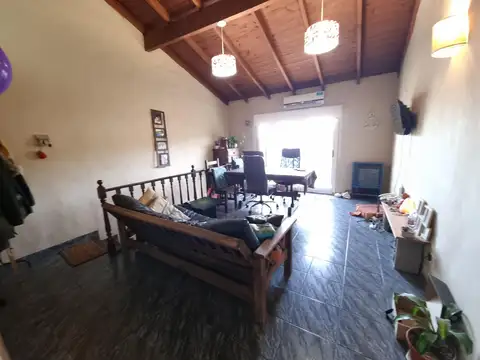 Depto Tipo Casa 6 ambientes con 2 baños