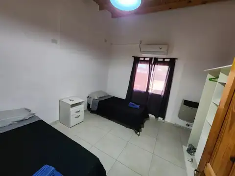 Casa en venta - 2 Dormitorios 1 Baño - 250Mts2 - Neuquén