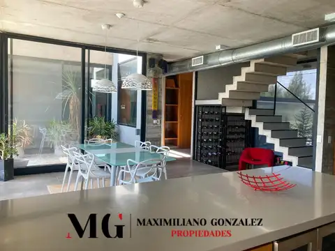 Casa en Venta con 2 cocheras
