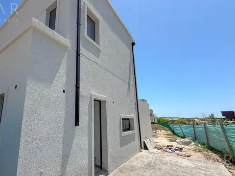 OPORTUNIDAD VENTA - Casa en barrio Santa Elisa - Pilar del Este