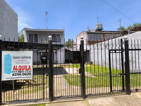 Alquila Casa 3 Ambientes C/entrada de Auto - Gutierrez