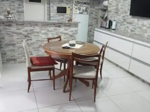 imponente propiedad en Necochea ideal 2 o 3 familias