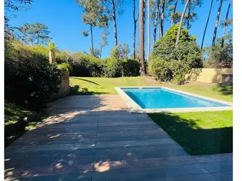 Casa en Alquiler en Pinares, USD 8.000