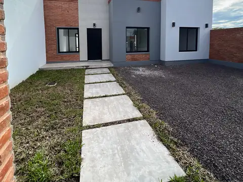 Casa de 3 dormitorios a estrenar a 150 mts de Coronel Falcón
