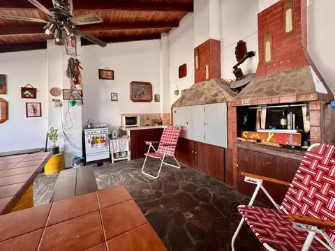 Casa en Venta con 2 cocheras