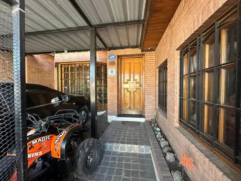 Casa 6 ambientes con 2 baños