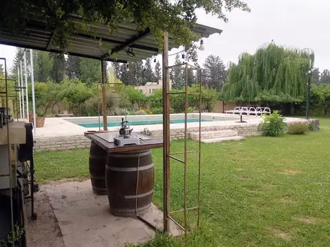 VENTA DE CASA CABAÑA QUINCHO Y PILETA EN  VISTALBA