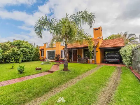 Venta CASA 4 dormitorios piscina Barra de Carrasco