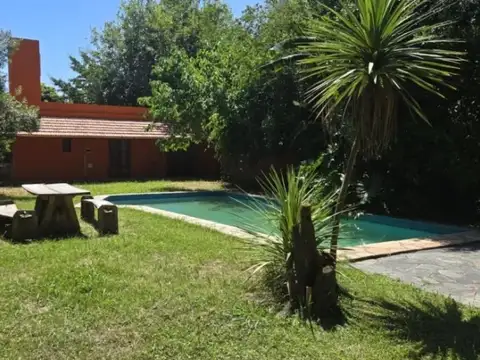 Casa en venta - 2 Dormitorios 2 Baños - La Lonja