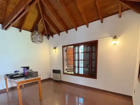 Casa 5 ambientes con 2 baños