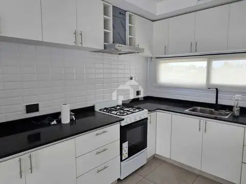 Casa 4 ambientes con 3 baños