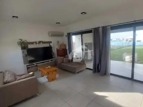 Casa  en Venta en Santa Elisa, Pilar del Este, Pilar