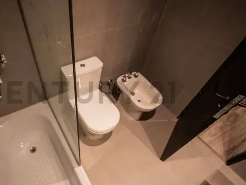 San Lorenzo 1300, Piso 0