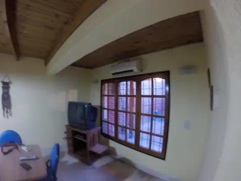 Alquilo casa de 3 dormitorios solo para empresa.