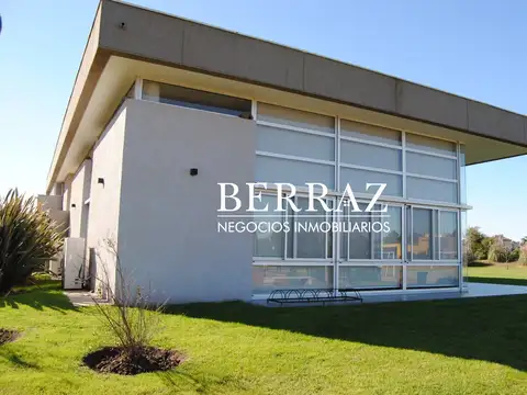 Terreno en Venta en Ayres Plaza, USD 225.000