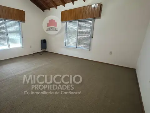 Casa en Alquiler con 1 cochera