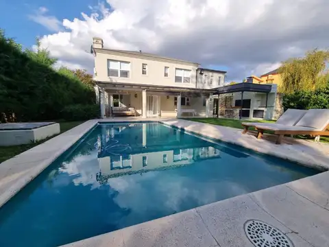 VENTA Casa  5 amb Bo. Septiembre Lote Central