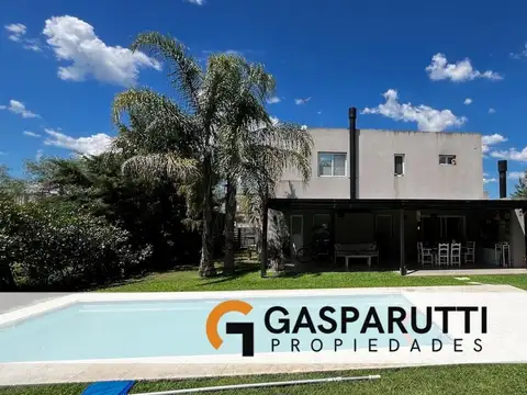 Casa 5 ambientes con 4 baños