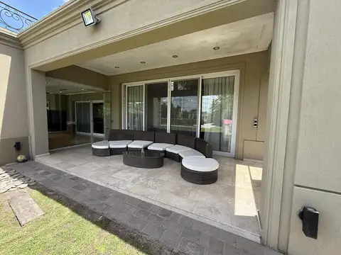 Casa en Venta en Bella Vista, USD 1.100.000