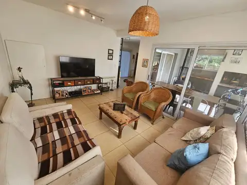 Casa 6 ambientes con 3 baños