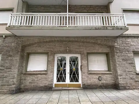 Venta, Departamento 5 ambientes con dependencia al frente