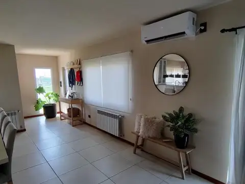 Casa en venta c/ cochera en San Sebastián