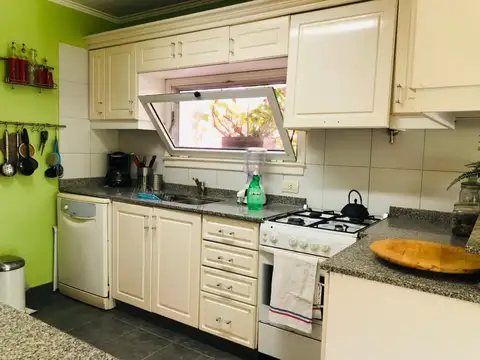 Casa 5 ambientes con 4 baños