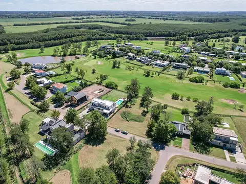 Casa 7 ambientes con 4 baños