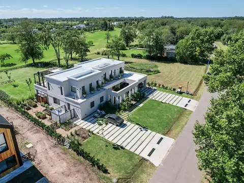 Casa en Venta con 2 cocheras