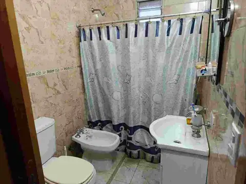 Casa 5 ambientes con 3 baños