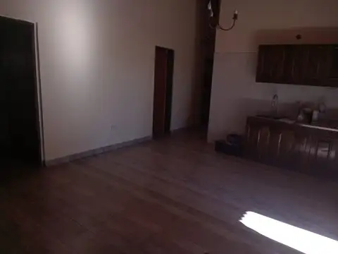 Casa en Alquiler con 2 cocheras