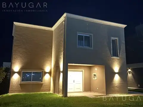 Casa 4 ambientes con 2 baños